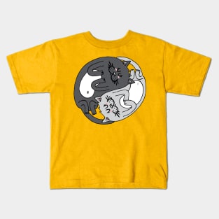 Yin & Yang cats - black & white Kids T-Shirt